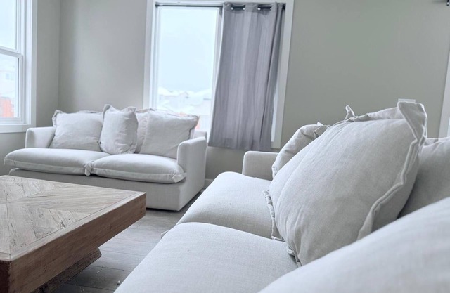 Elegant Duplex| Attached Garage| King Beds