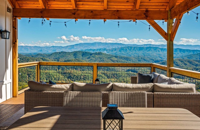 Elegant/Indoor Pool/Dog Friendly/Unbeatable View
