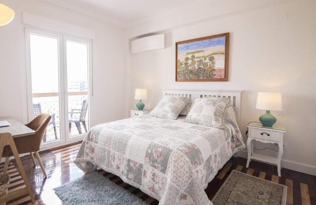 Elegant. Luxury. Confort. Sunny. MILLA ORO BUSINESS. BERNABÉU