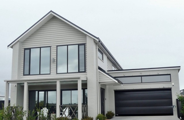 Elegant Minimalist Karaka Stay – Prime Location/Close to Motorway