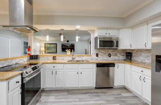Elegant New Orleans Escape w/ Furnished Porch!