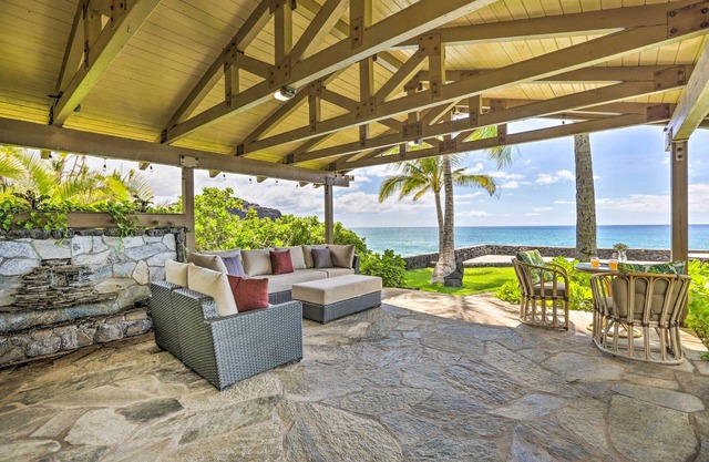 Elegant Oceanfront Villa w/Lanai + Bar!
