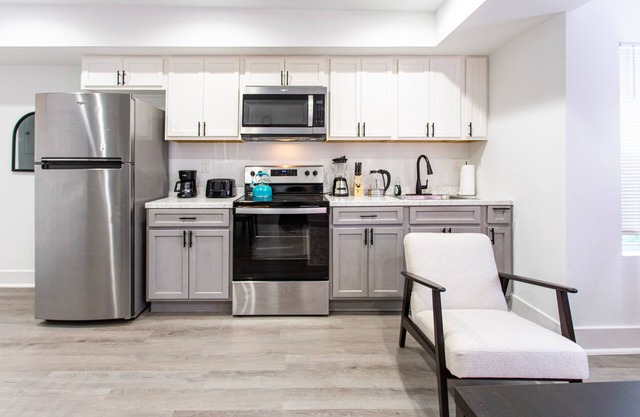 Elegant Petworth Escape | 6-Bed Urban Retreat