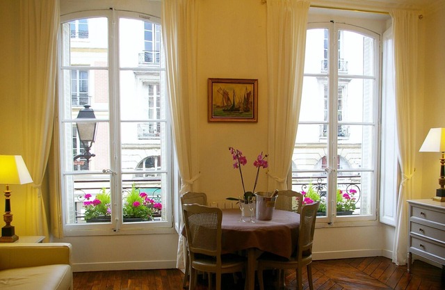 Elegant, Romantic and close to the Palace, for 2-4 guests