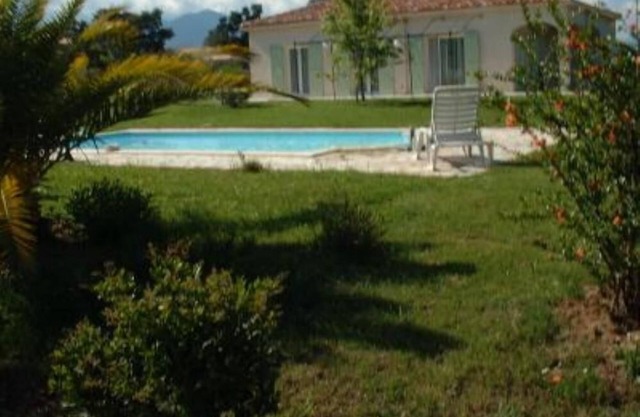 Elegant seaside villa with private pool surrounded by a 2000m2 garden