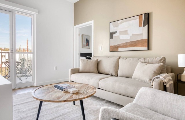 Elegant Silverlake 1BR w/W/D & Roof, nr 5 & 10 freeways, by Blueground