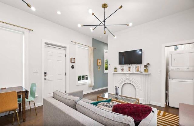 Elegant Simplicity, Close to Downtown Cincy