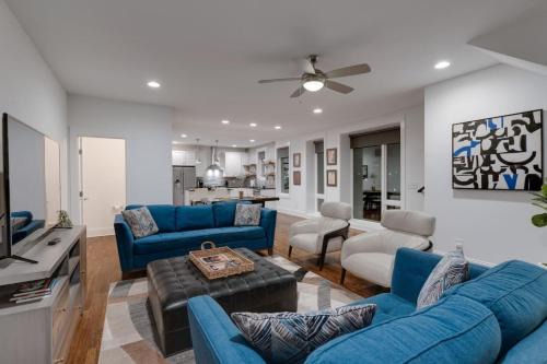 Elegant Townhouse Near Broadway