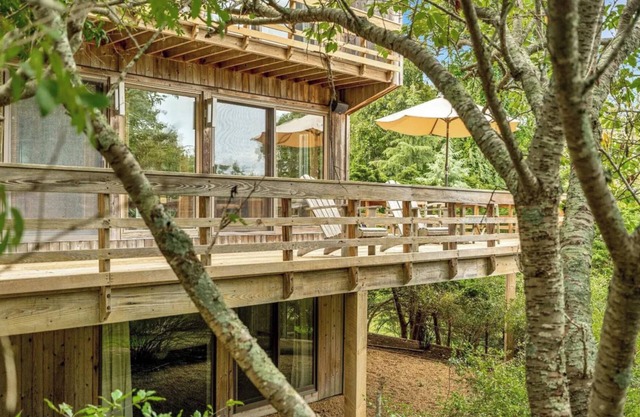 Elegant Treetop Modern Steps from Hay Beach, Heated Gunite Pool