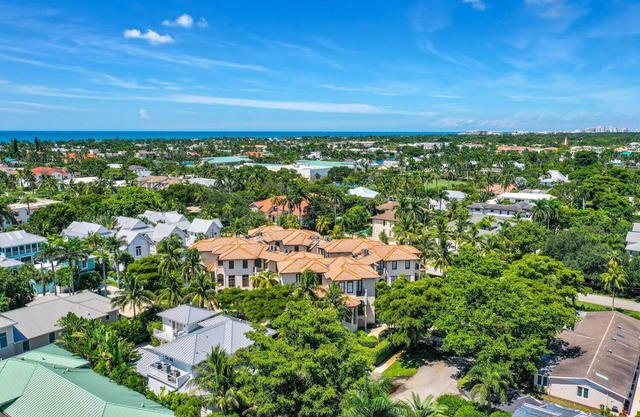 Elegant Villa in Olde Naples | Steps to Dining, Shopping & Gulf Sunsets