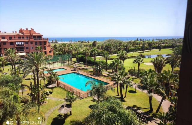 Elegante Apartamento en Playa Granada & Golf