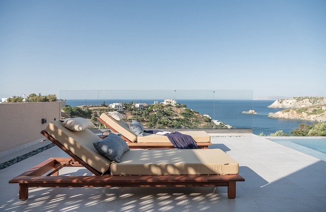 Elevated new villa w/Private Pool & Bbq, close to the beach and amenities