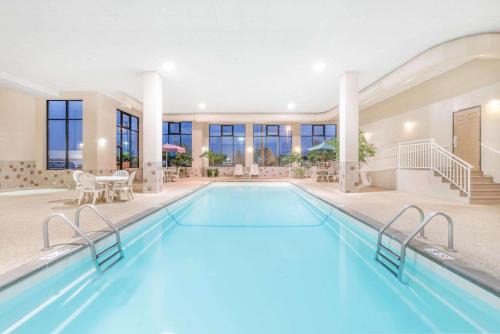 Elevation Inn & Suites, Trademark Collection by Wyndham