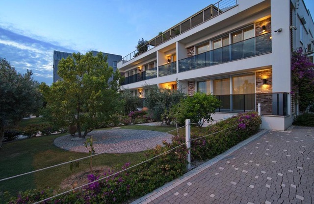 Elia Apartments