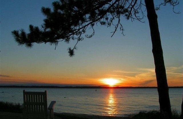 Elk Rapids Beautiful Beach House on East Grand Traverse Bay!
