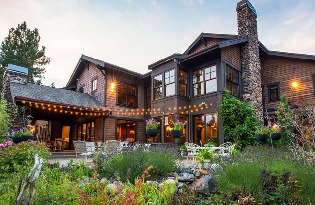 Elk Ridge Estate, Sleeps 23. With 500 Acres Of Private Forest To Explore