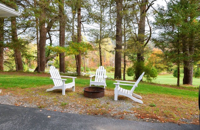 Elk Valley Cottage is the cozy home away from home you have been looking for!