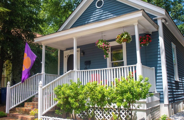 Elmwood’s Blue Bungalow