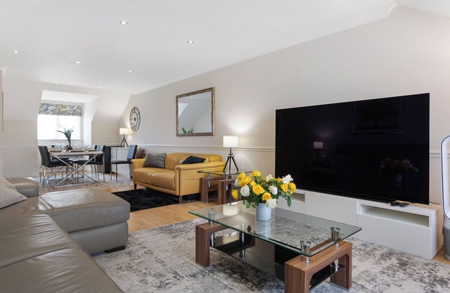 Elstree Penthouse 2 Bedroom Parking WiFi
