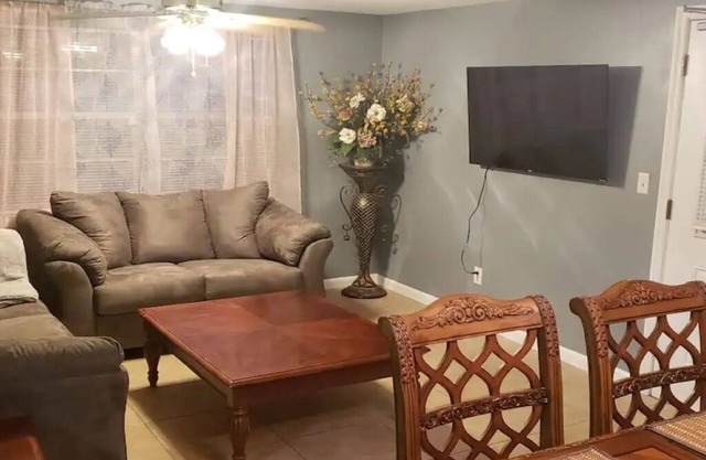 Emerald Family house. 2 minutes Downtown Mt Dora