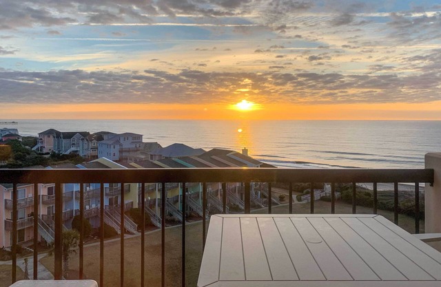 Emerald Isle Condo w/Direct Access to Ocean!
