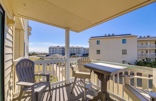 Emerald Isle Vacation Rental w/Resort Pool!