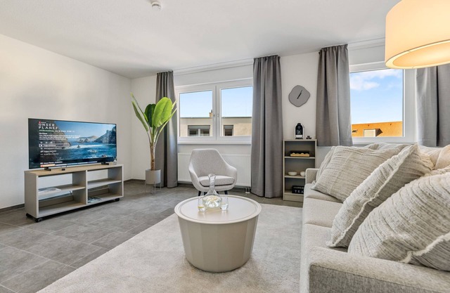 EMPiRE: Central | City | Smart TV | Parking