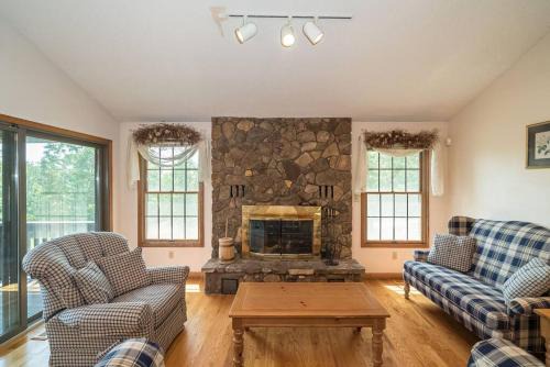 ENCHANTING Escape "100-Acre Private Property"