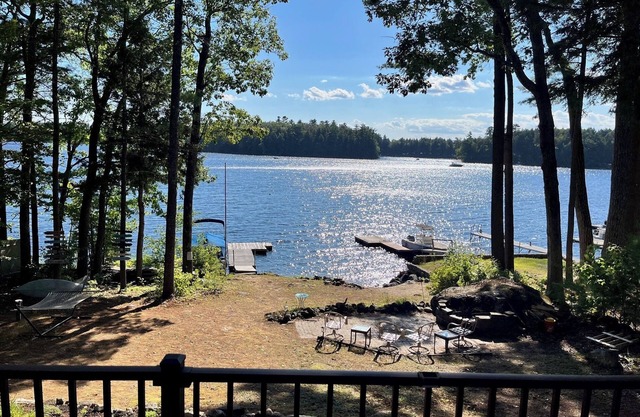 Enchanting waterfront 3-bedroom house with AC in Casco on Sebago Lake