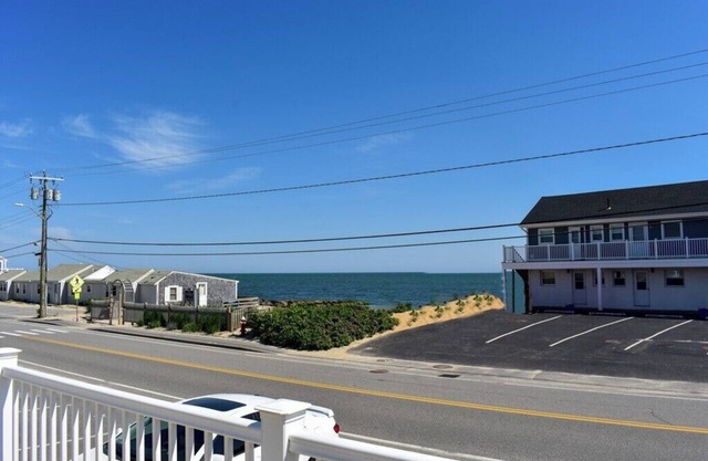 End Unit Condo with breathtaking ocean views!