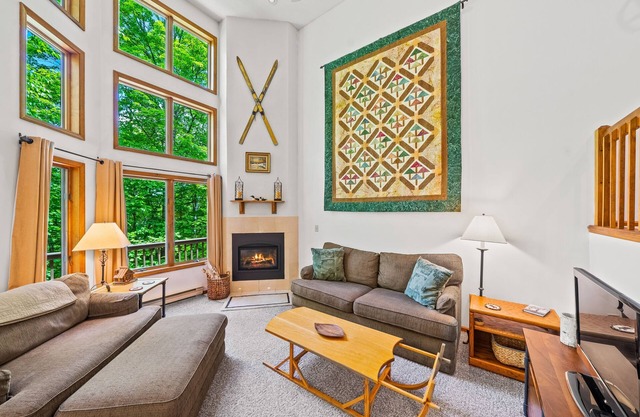 End-unit townhome near skiing and golf with deck, gas fireplace, & washer/dryer