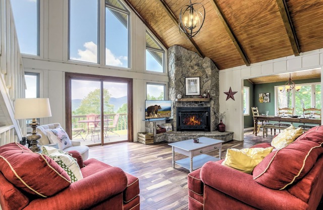 Endless View - Blue Ridge Mountain Views, Entertainment & Community Lake