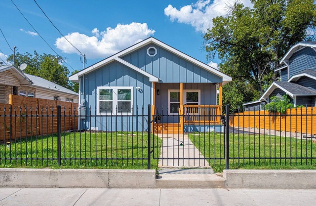 Enjoy 4BR/3BA Comfort & Convenience Near Downtown!