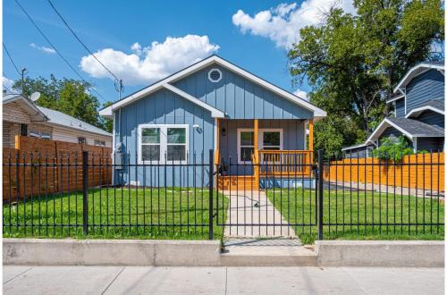 Enjoy 4BR3BA Comfort Convenience Near Downtown