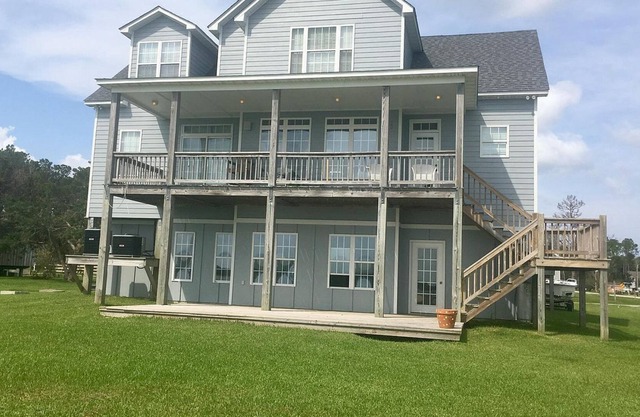 Enjoy a quiet, water front, Down East experience.