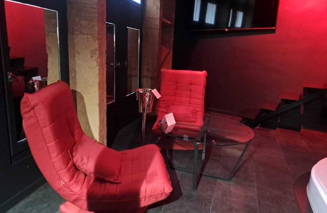 ENJOY A ROMANTIC GETAWAY IN THE HEART OF OLD LYON.
