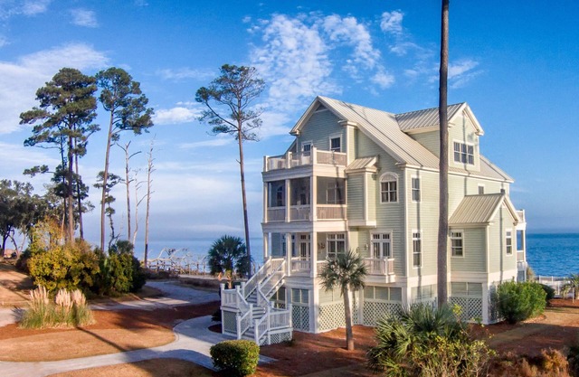 Enjoy an outstanding safe ocean rental on a sparsely populated island