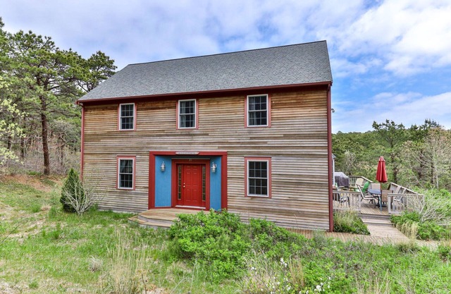 Enjoy Beach Plum House! Spacious 6BD Home - Near Ocean Beaches, Lots of Privacy