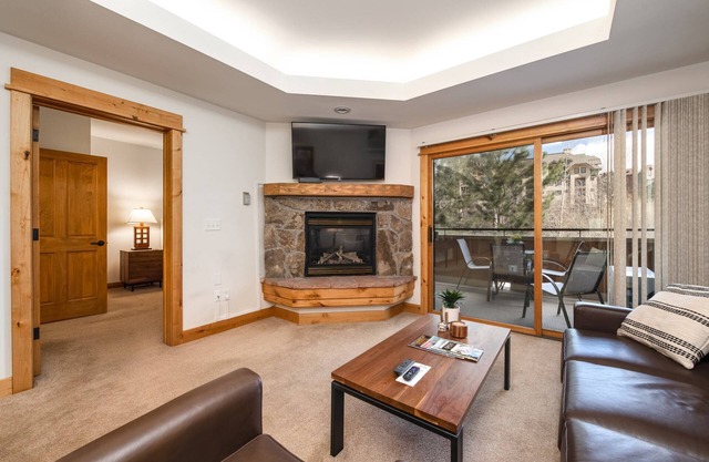 Enjoy Cool AC! Heated Pool-Hot Tub-Gym-Walk to Resort/Town Bus-Elevator-W/D in Unit-Balcony