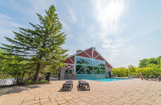 Enjoy Country Club Living in this Modern, Spacious Suite w/Loads of Amenitiesn