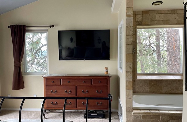 Enjoy Lake Life in Carlin Bay