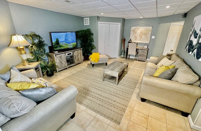 Enjoy spacious apartment near DWTN Knoxville - 15 min