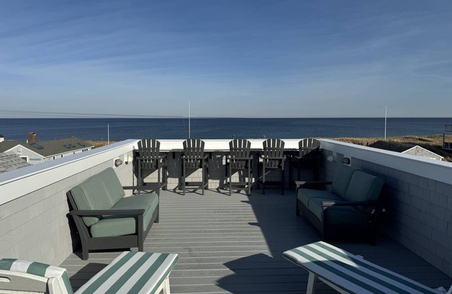Enjoy stunning views in huge Sagamore Beach house with roof deck - perfect for the whole family!