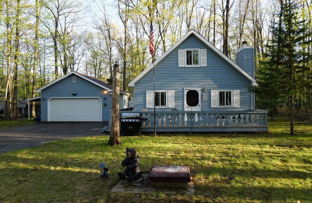 Enjoy the beauty of Northern Michigan at Higgins Lake and Houghton !