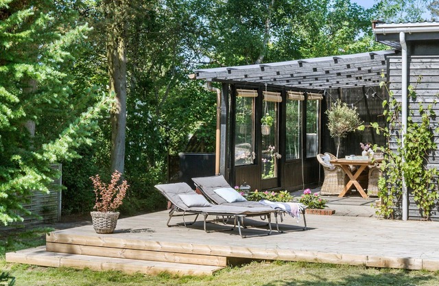 Enjoy the cozy vacation home atmosphere in an enchanting location.