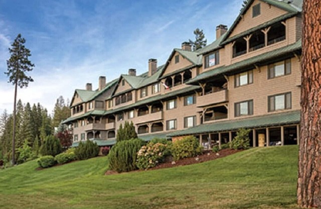 Enjoy the family at Coeur d’Alene in this resort 3BD condo w/indoor pool