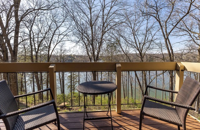 Enjoy the SUN & Beautiful Lake Galena Views - Walk 2 Spa, restaurants & Golf!