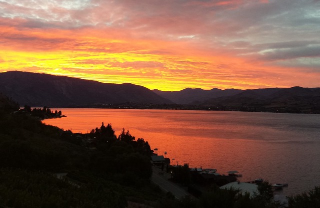 Enjoy This 180 Degree Spectacular View Of Lake Chelan! Sunshine, Water, Wine&fun