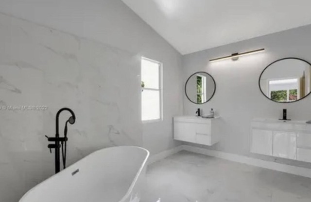 Enjoy this luxury 3bedroom 2 1/2 bathroom