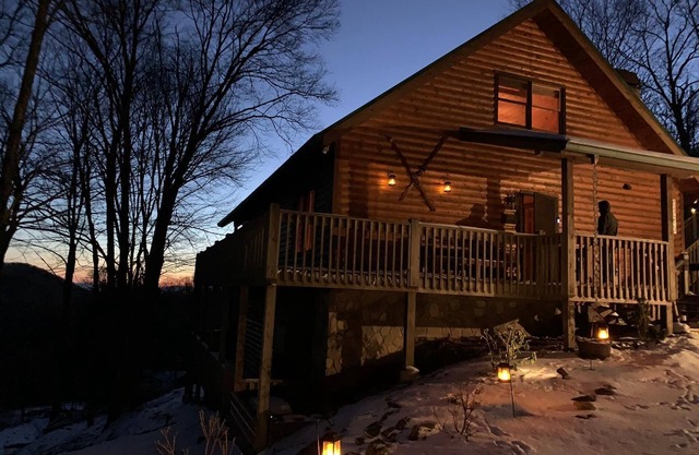 Enjoy this sprawling property and its wide range of amenities. A wonderful home for large groups.